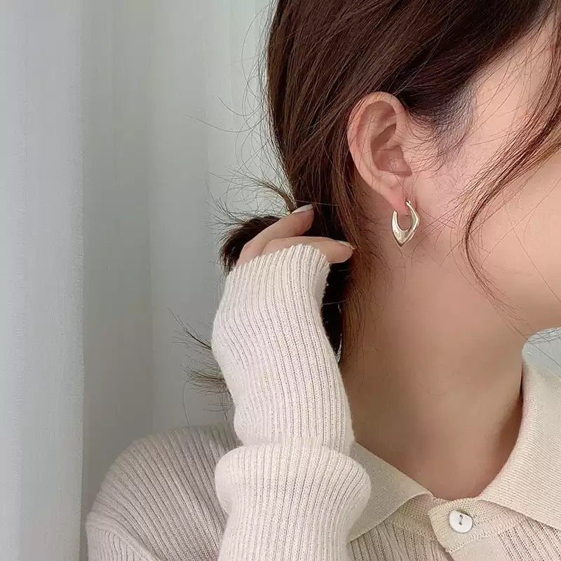 Lina small hoop earrings