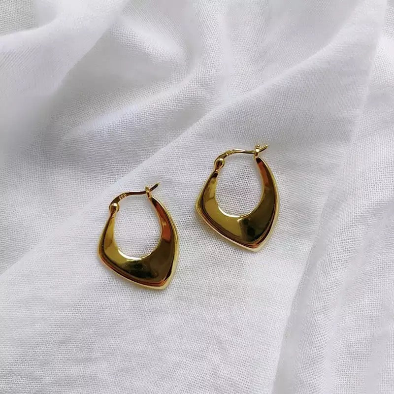 Lina small hoop earrings